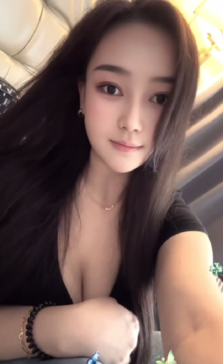 海珠极品巨乳媚娘