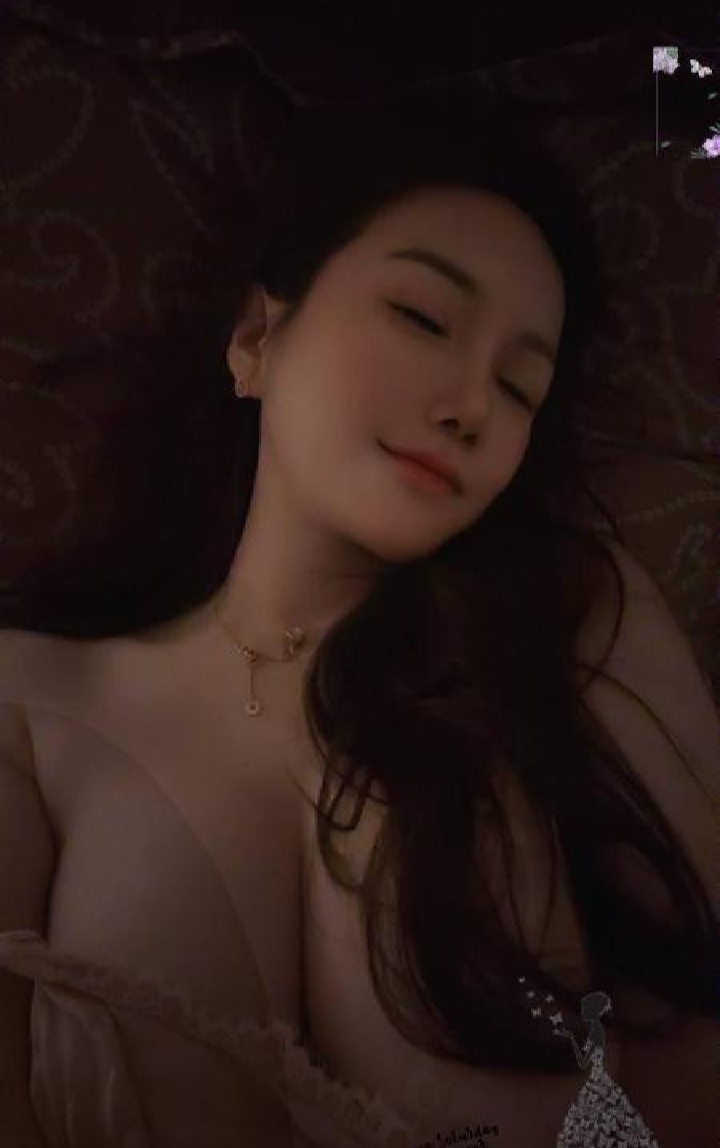 极品身材混血美妞