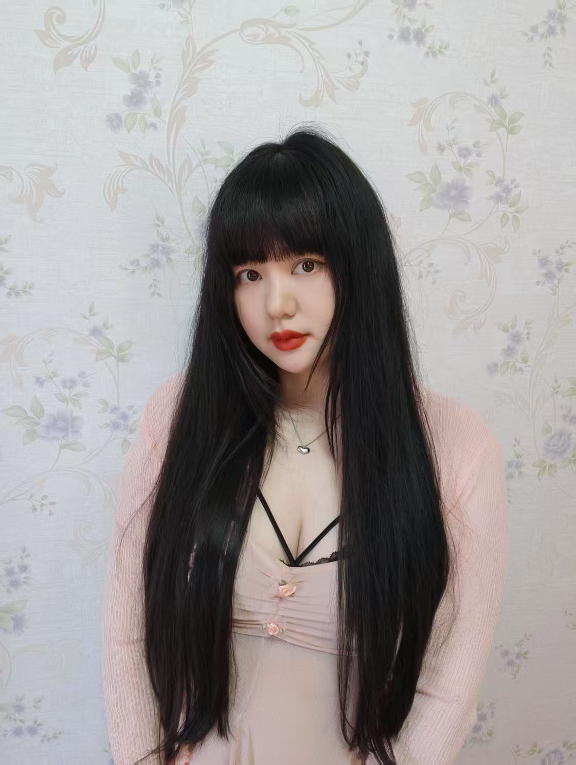 丰满性感喷水小姐姐