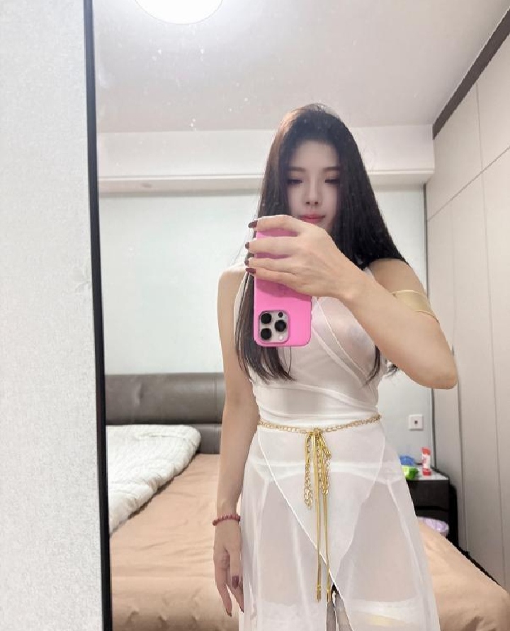 新吴美腿眼镜妞