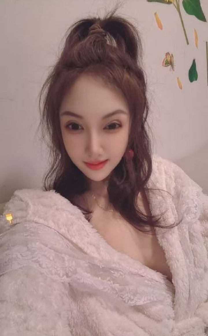 龙华丰满情趣小少妇