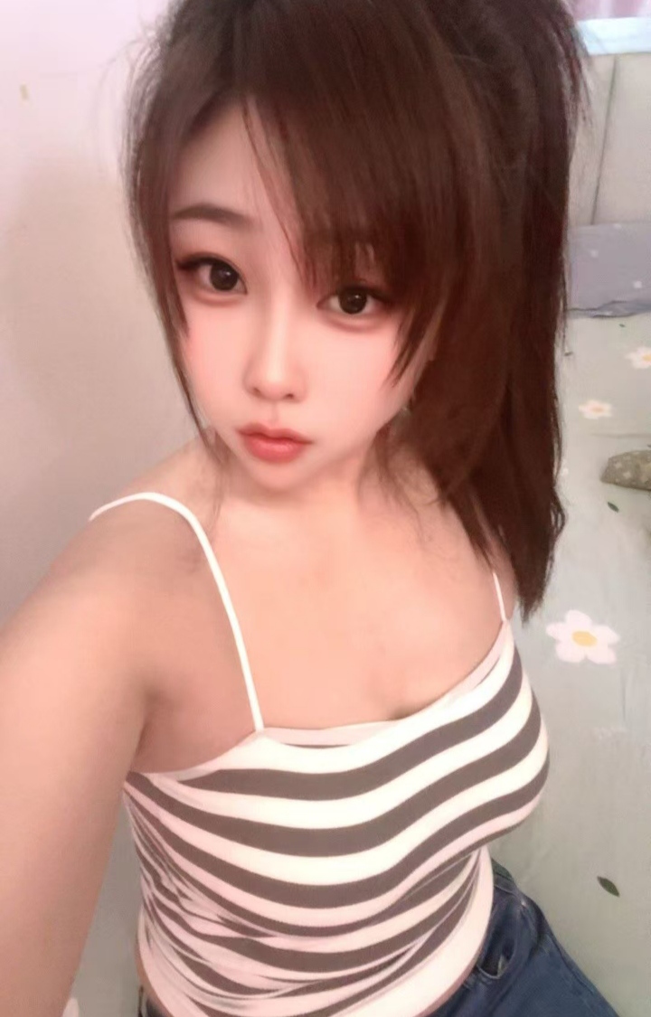 城关白嫩大胸妹甜甜