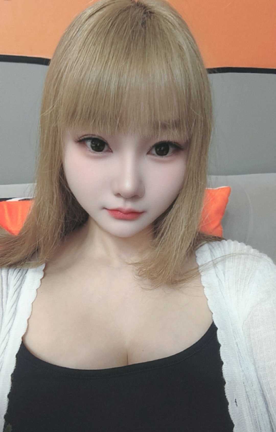 服务很细致，本人比照片还漂亮