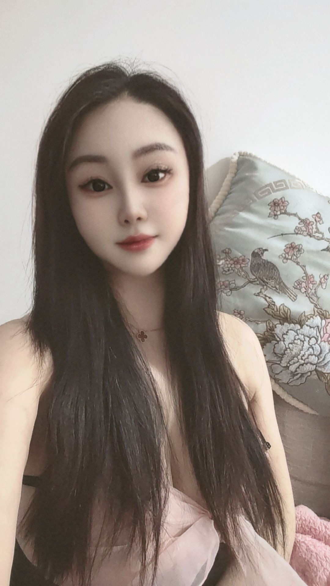 梅花园小雨 本人比照片耐看 极品身材 樱桃小嘴