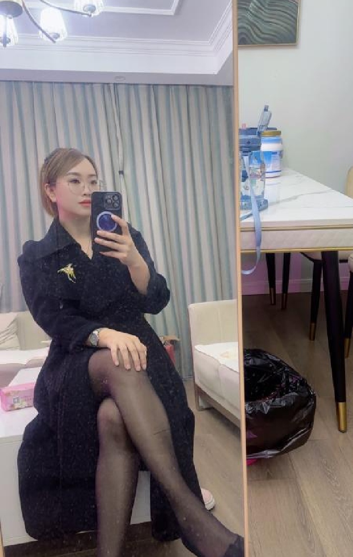 爱运动的眼镜御姐