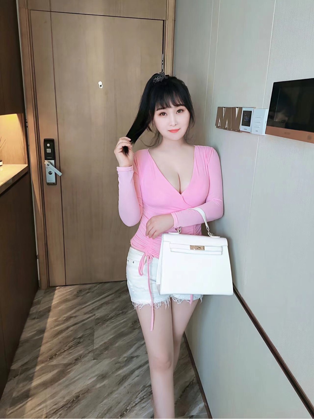 番禺大石丰满燕子 大众脸 耐看少妇 聊天亲切