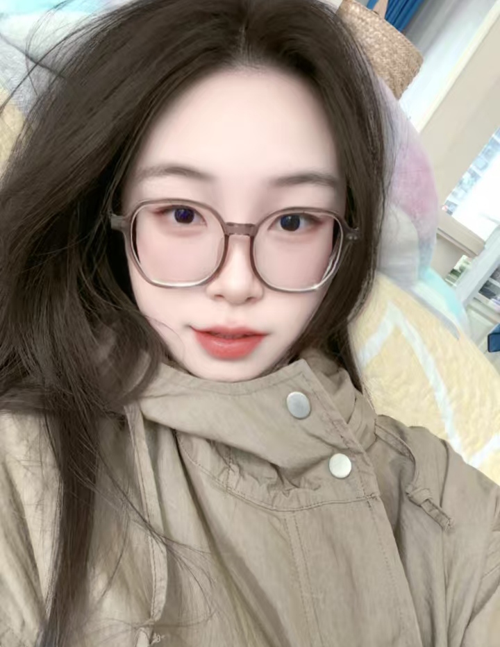 白嫩眼镜甜妹小海绵