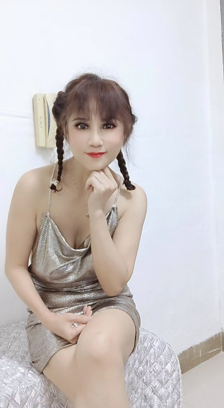 坦洲一字马喷水姐姐