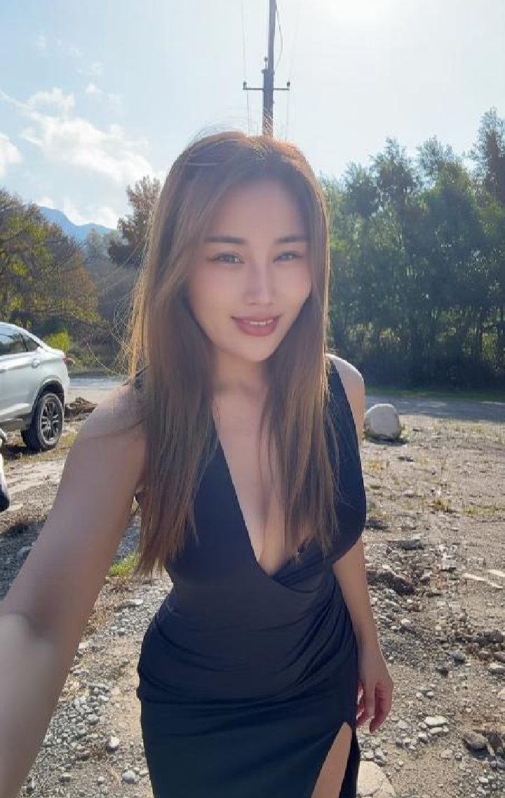 碑林丰满魅惑小少妇