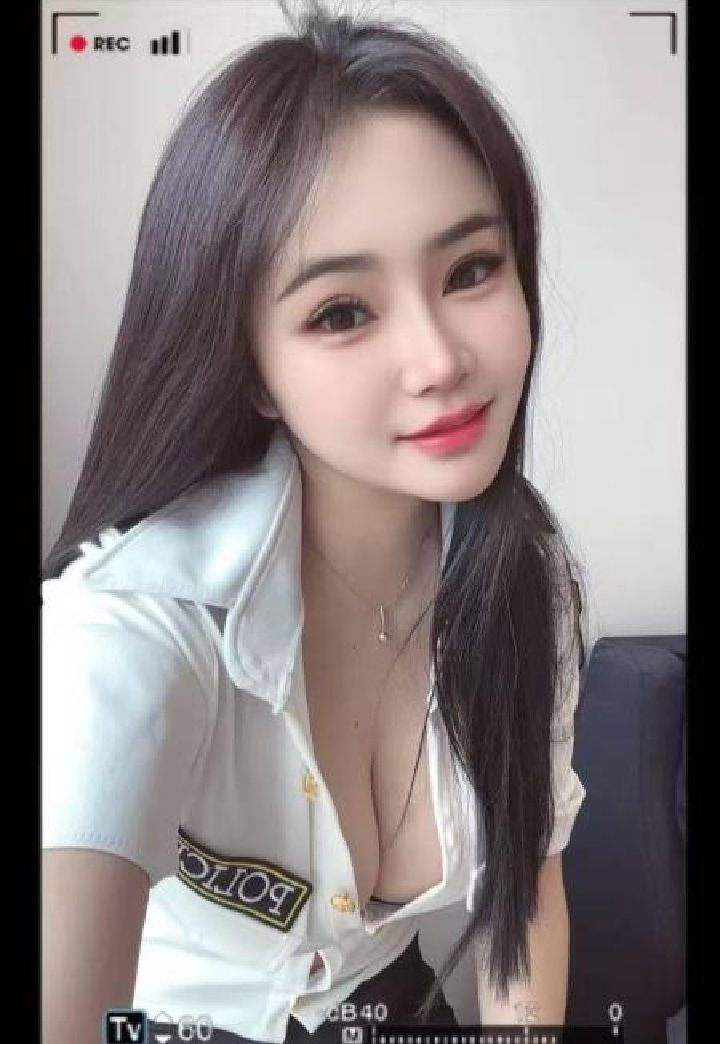 丰满诱人制服老师可乐