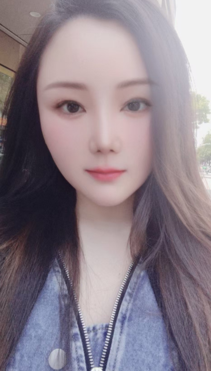 丰满热辣小姐姐微微