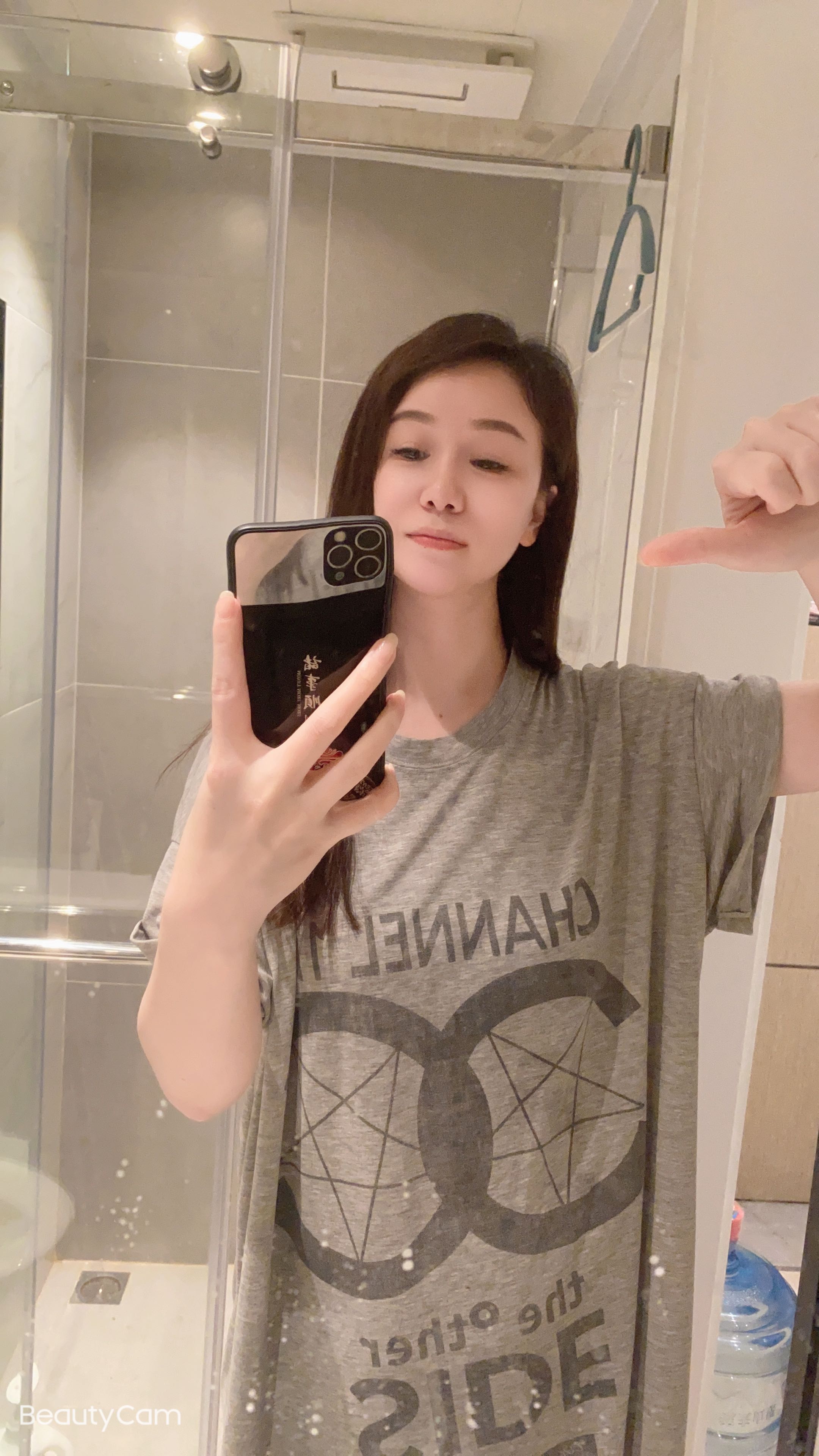 光明白白个肤白大长腿