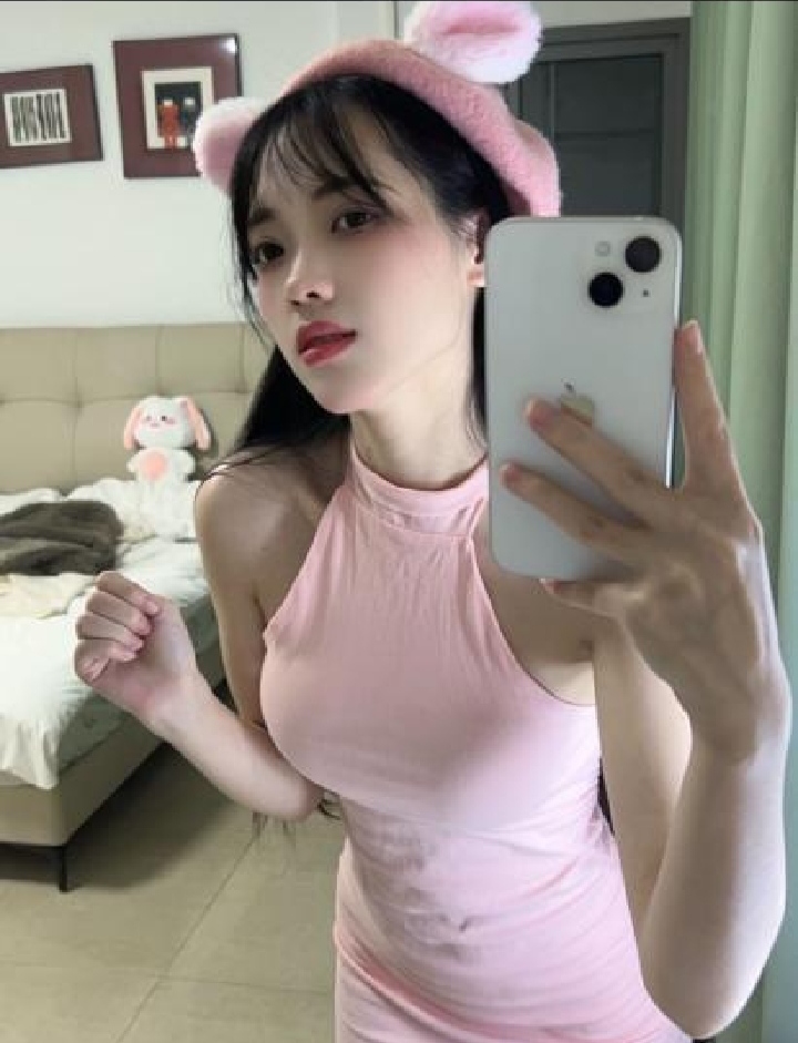 南山白嫩小女友晚晚