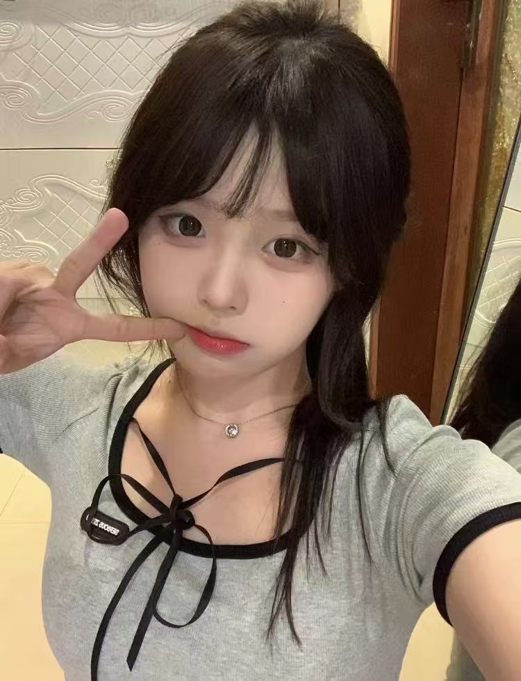 个人兼职自带房的大胸嫩妹