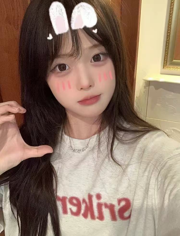 个人兼职自带房的大胸嫩妹