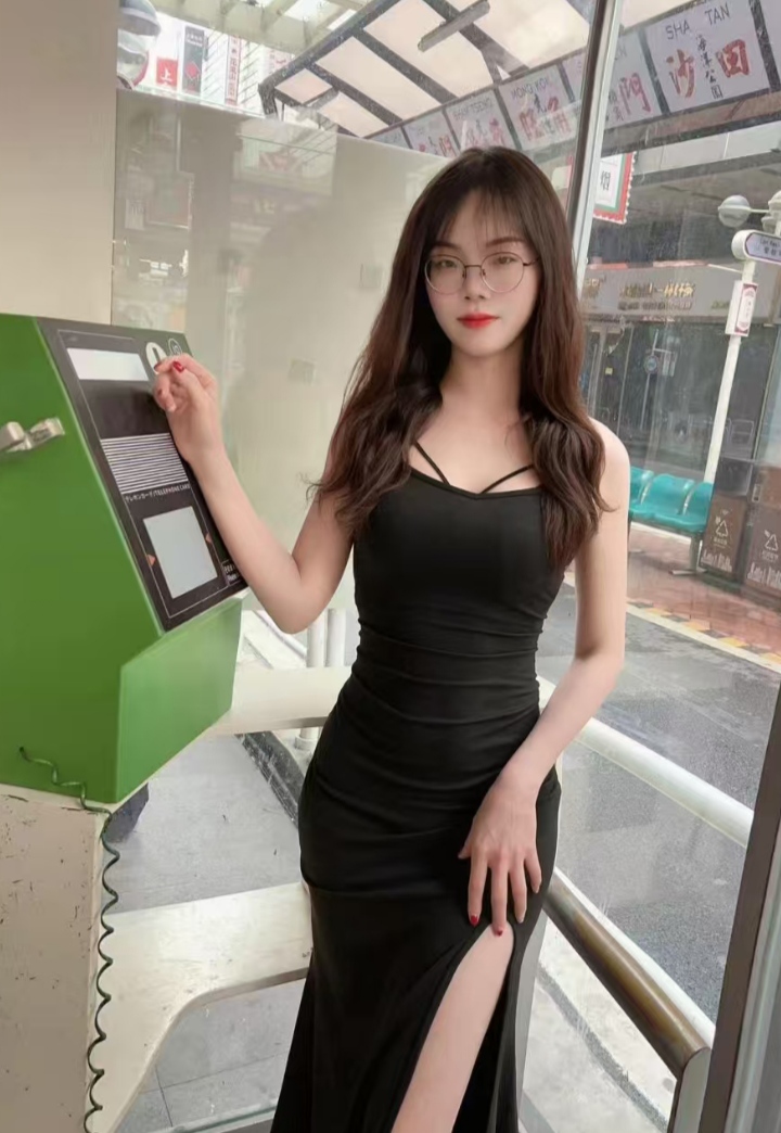 美腿眼镜嫩妹小狐狸