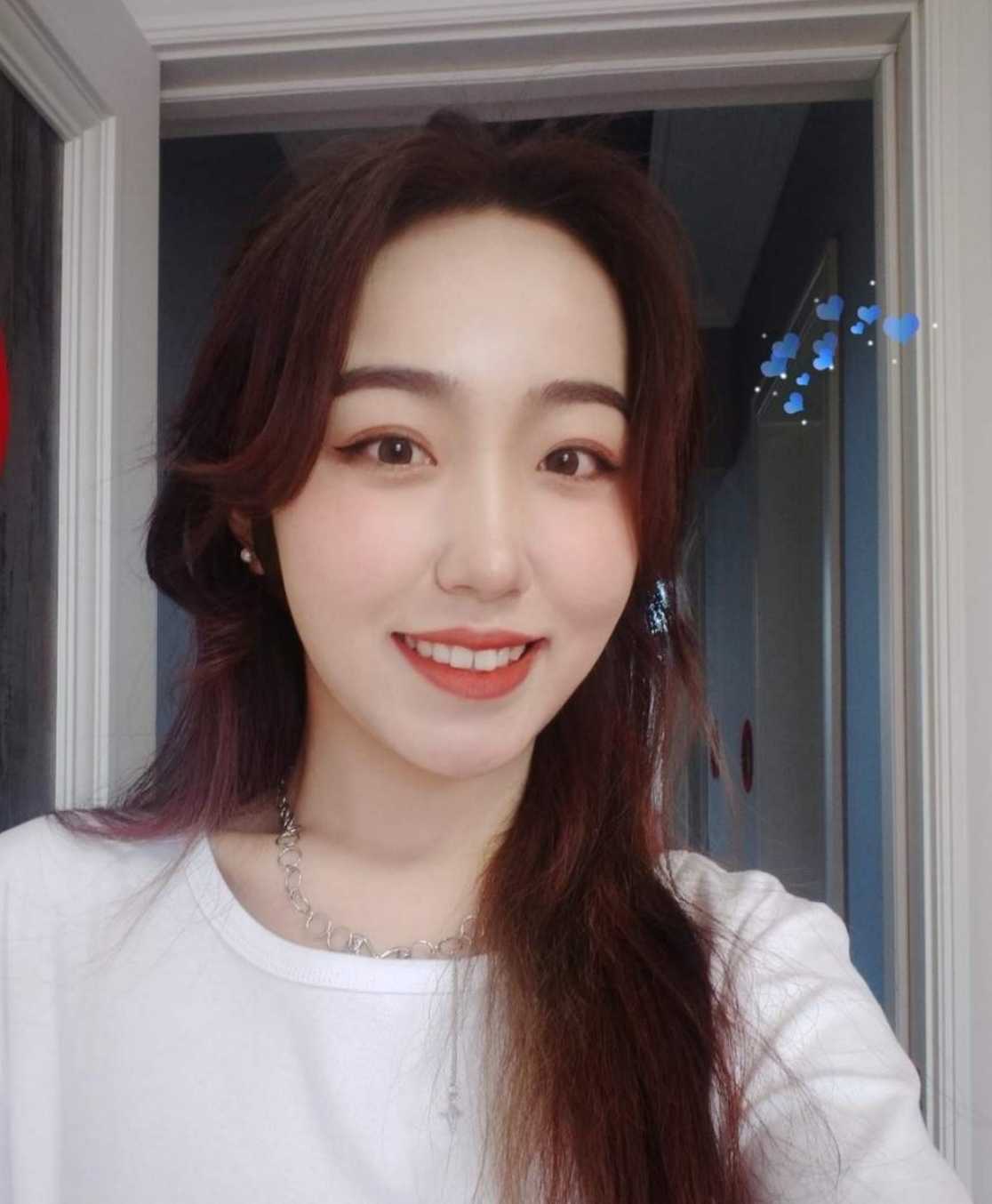 赤峰小美女 年龄下，腿长