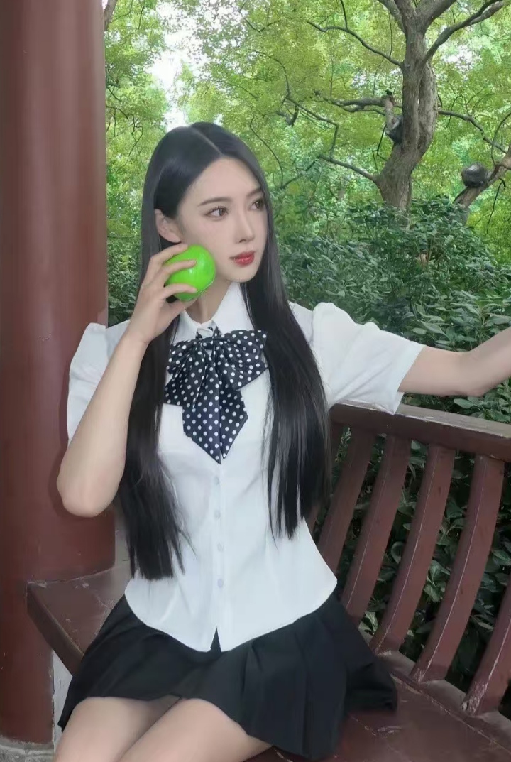 兼职性感服饰主播