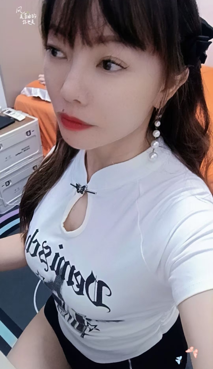 丰满情趣美少妇小艺