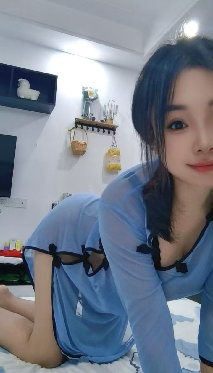 长腿美乳辣妹小谨