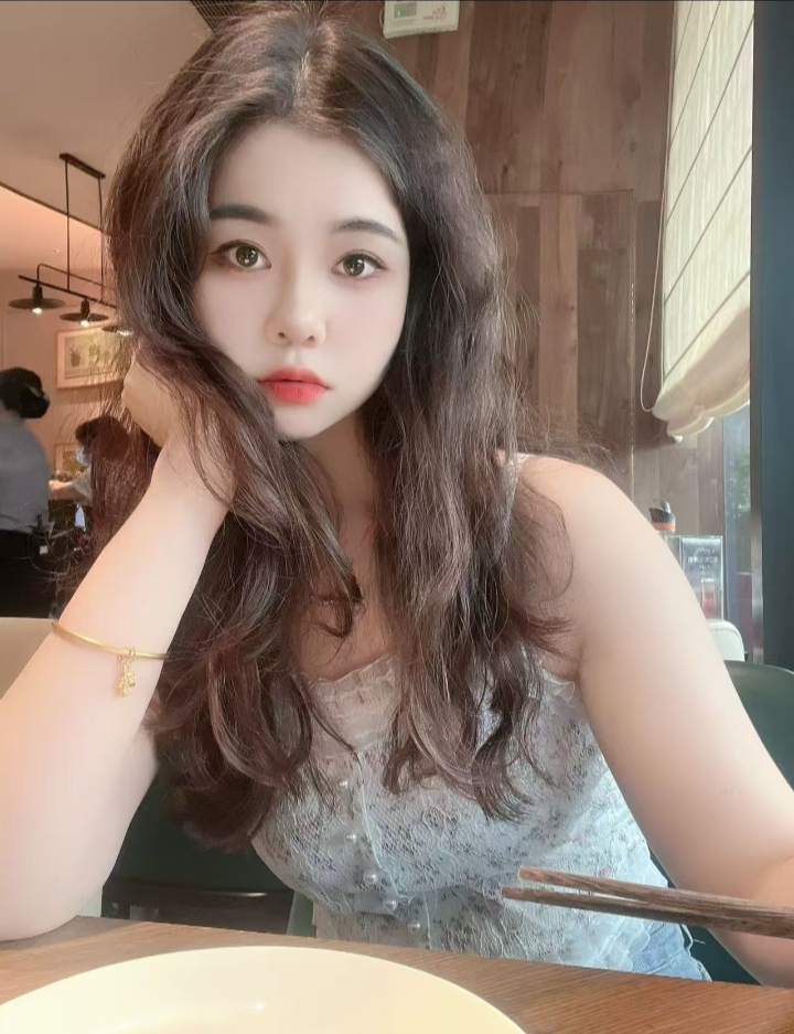 美艳丰满小姐姐喵妹