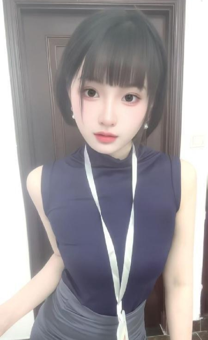 极品身材制服嫩妹赵灵儿