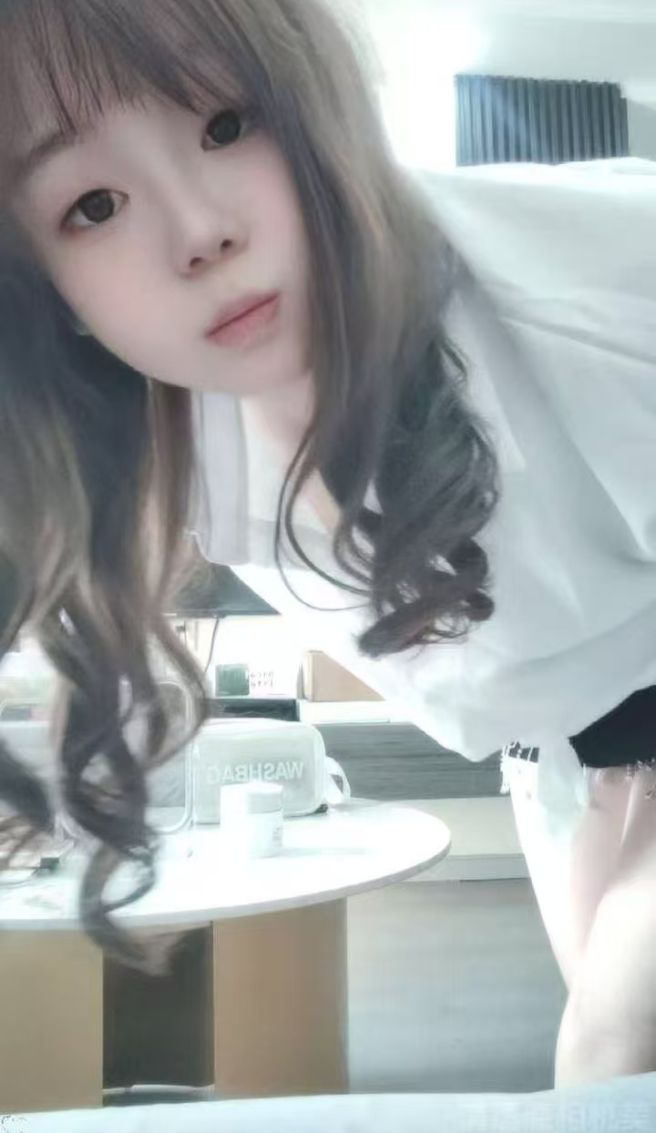 东站热辣小姨妹