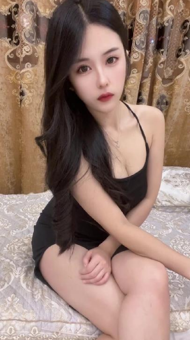 丰满黑丝美腿辣妹楠楠