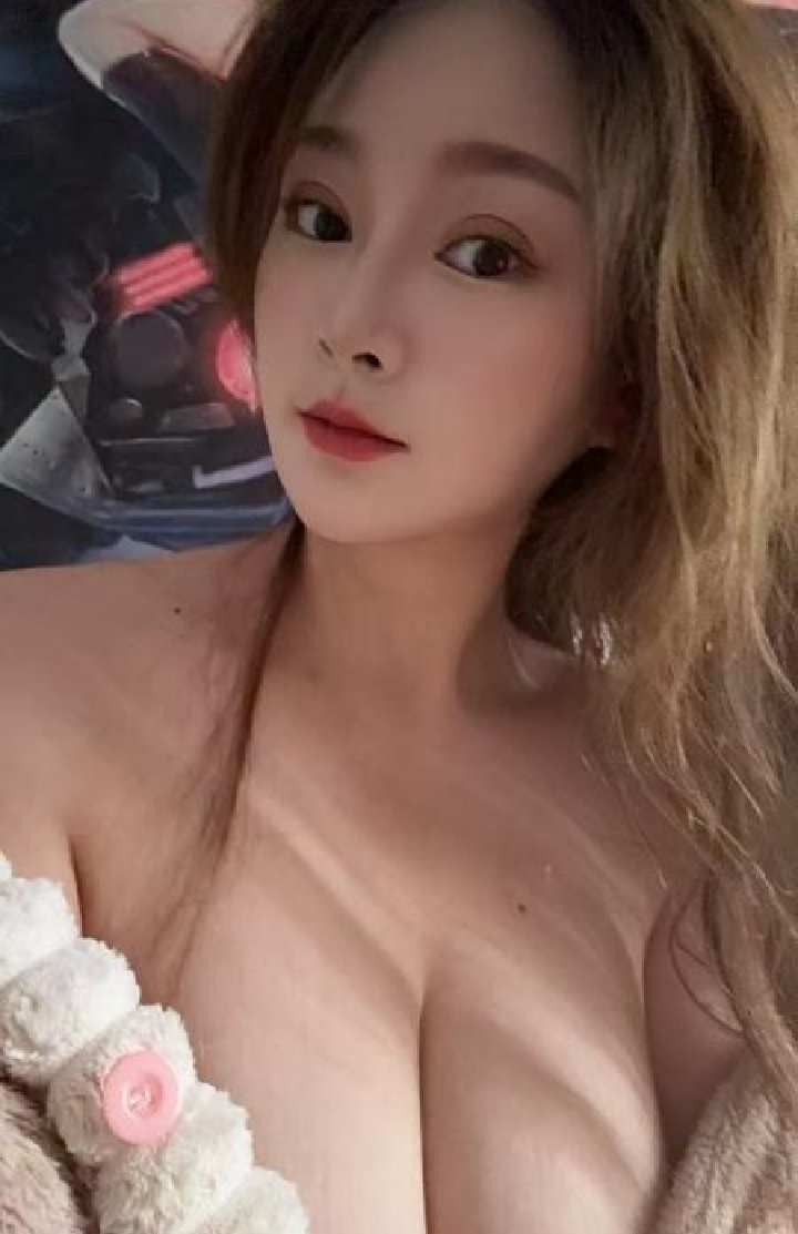 风情万种巨乳辣妹