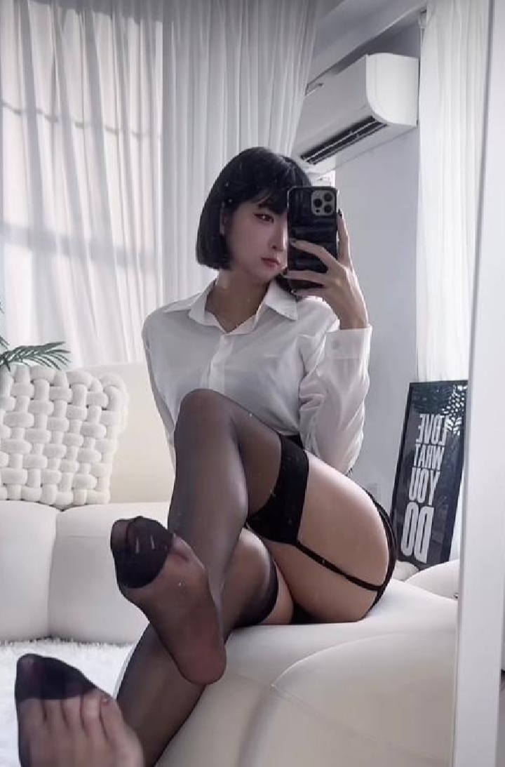 西湖00后丰满萌妹