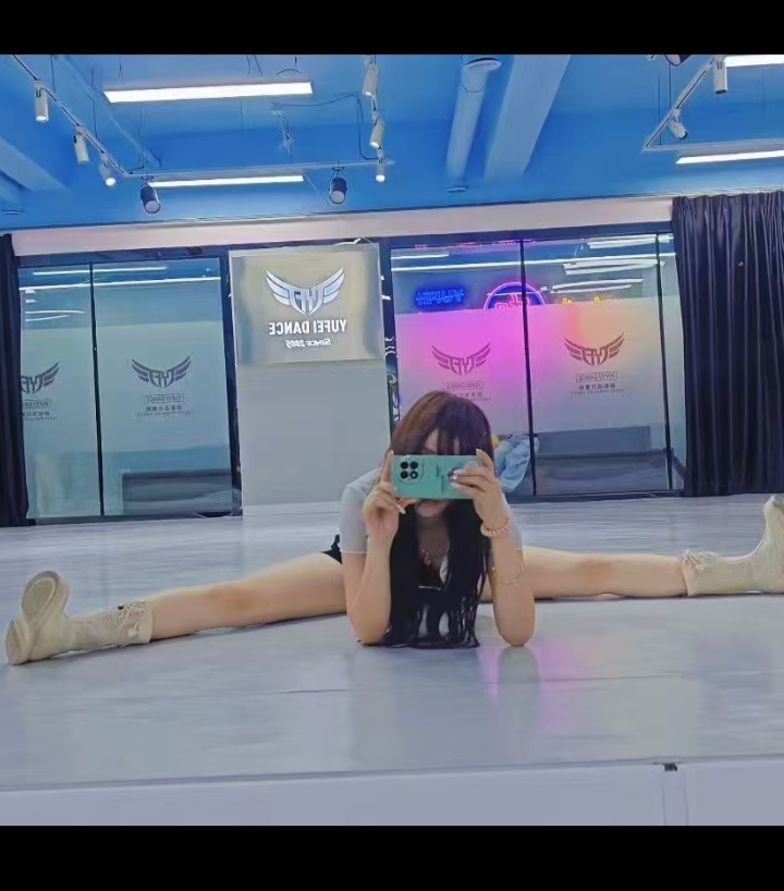 一字马瑜伽小姐姐婷婷