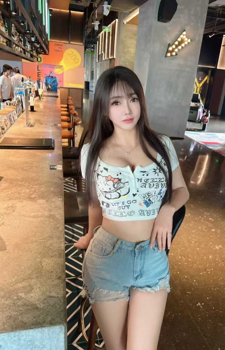 极品美乳辣妹草莓