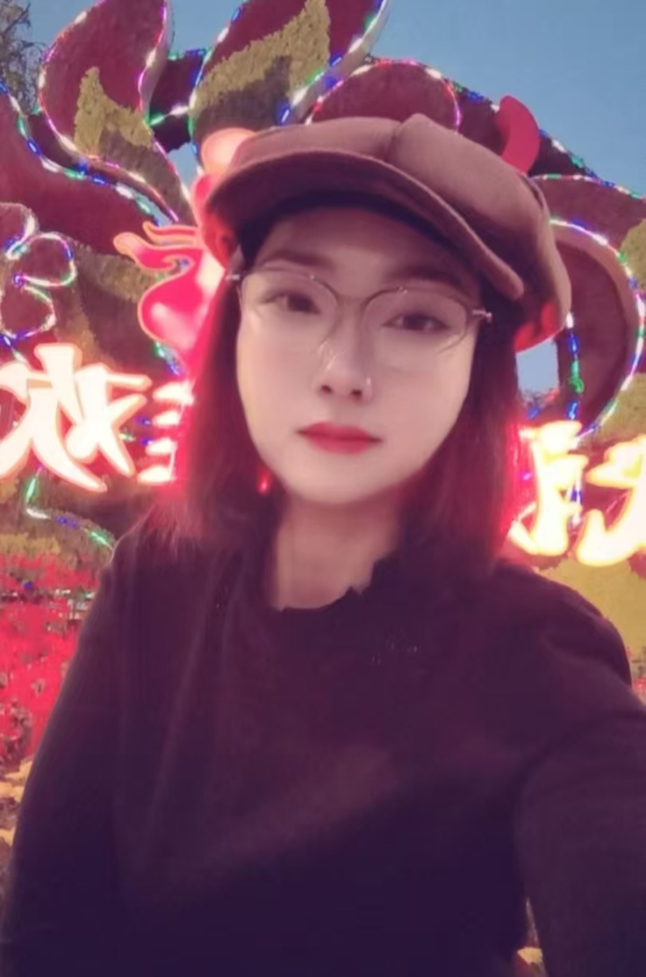 美容老师靓颖兼职