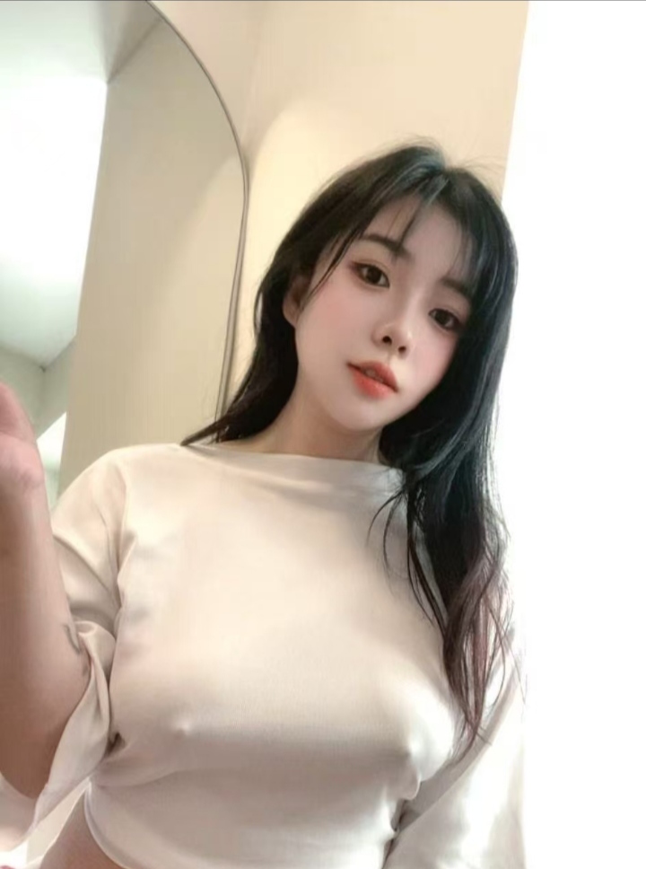 制服美乳嫩妹牛奶