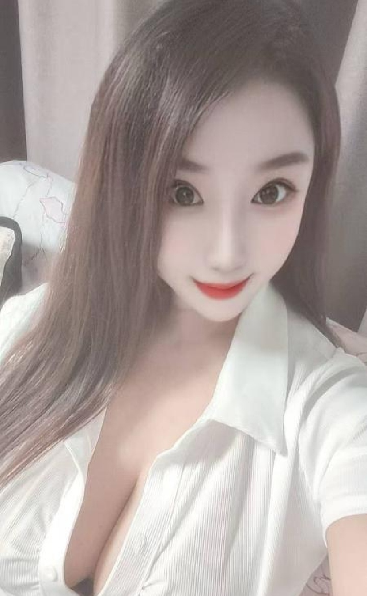 大胸服务系豹纹妹