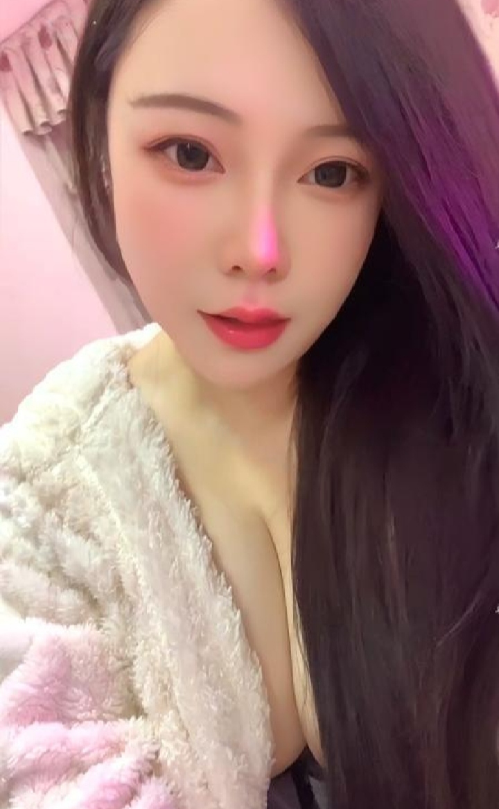 微胖爆乳g奶雯雯