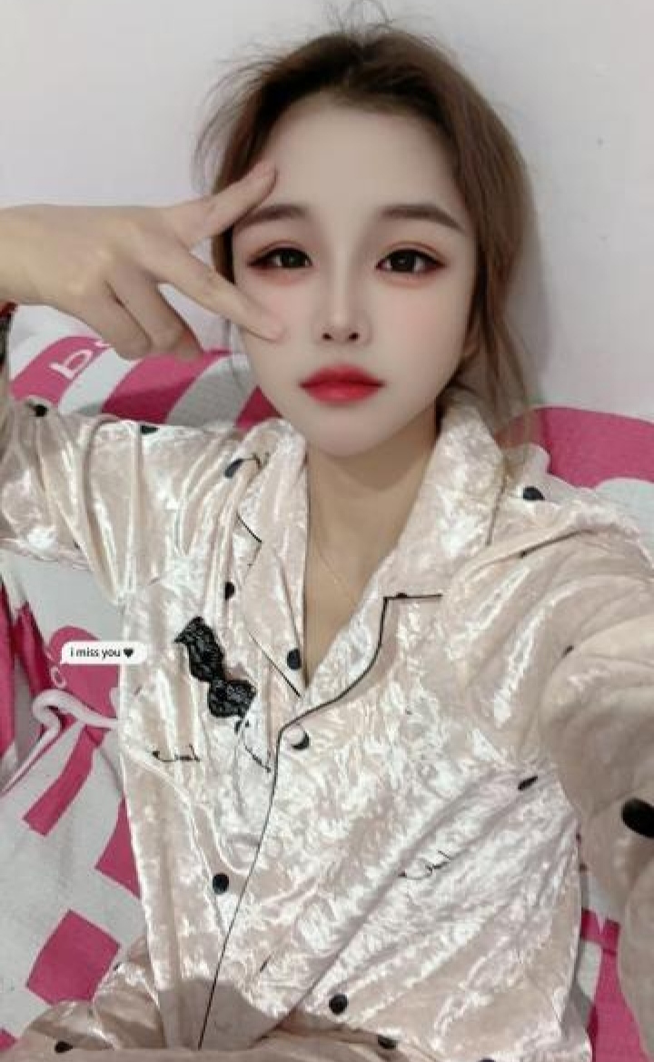 白云美艳性感辣妹