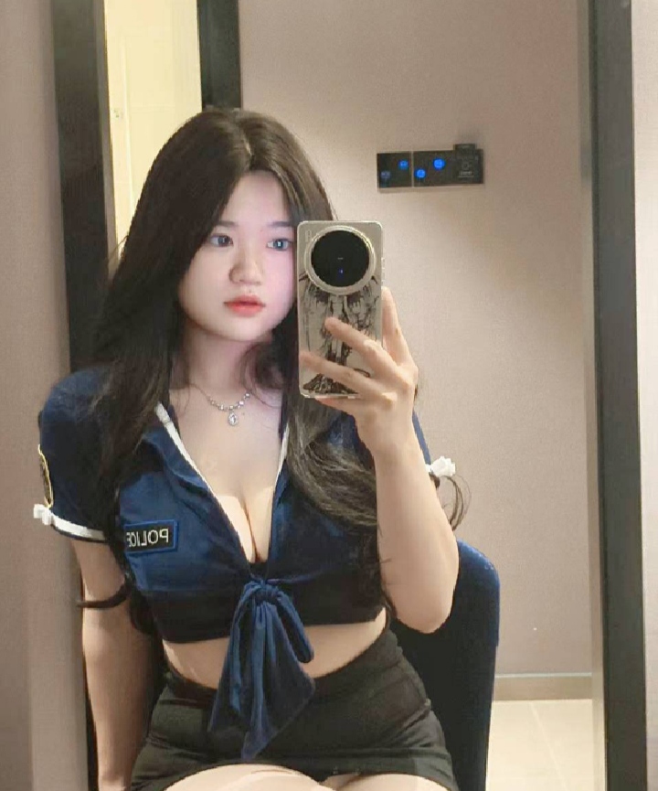 再刷制服大奶嫩妹波波