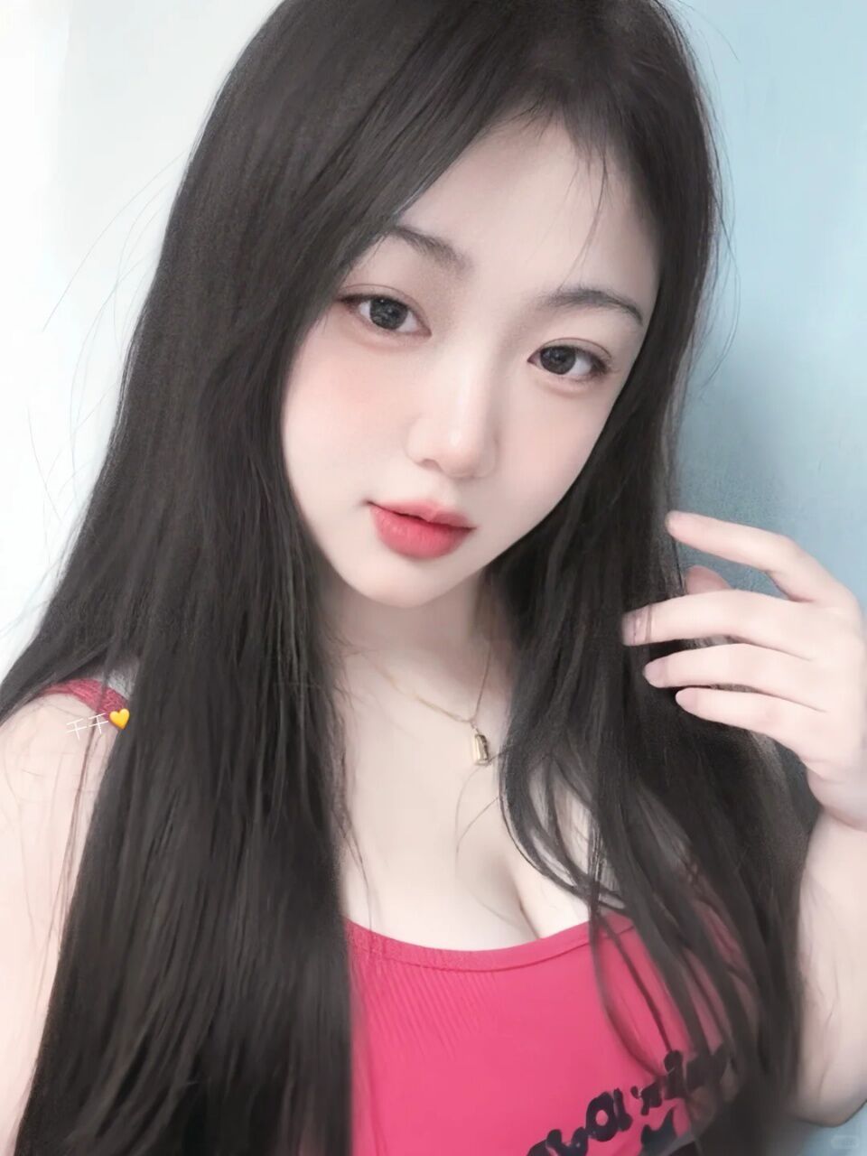 18岁在校学生，可爱漂亮形