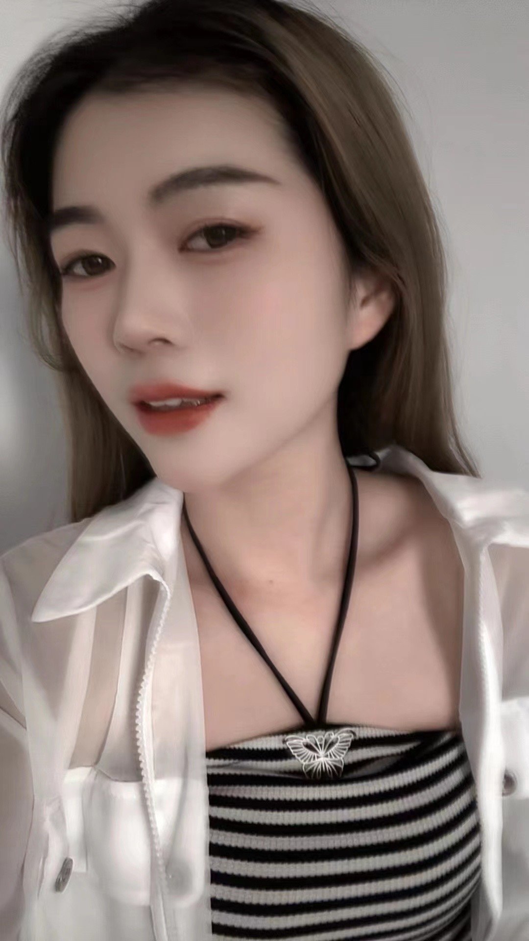 性感美妞，黑丝美腿，不踩雷