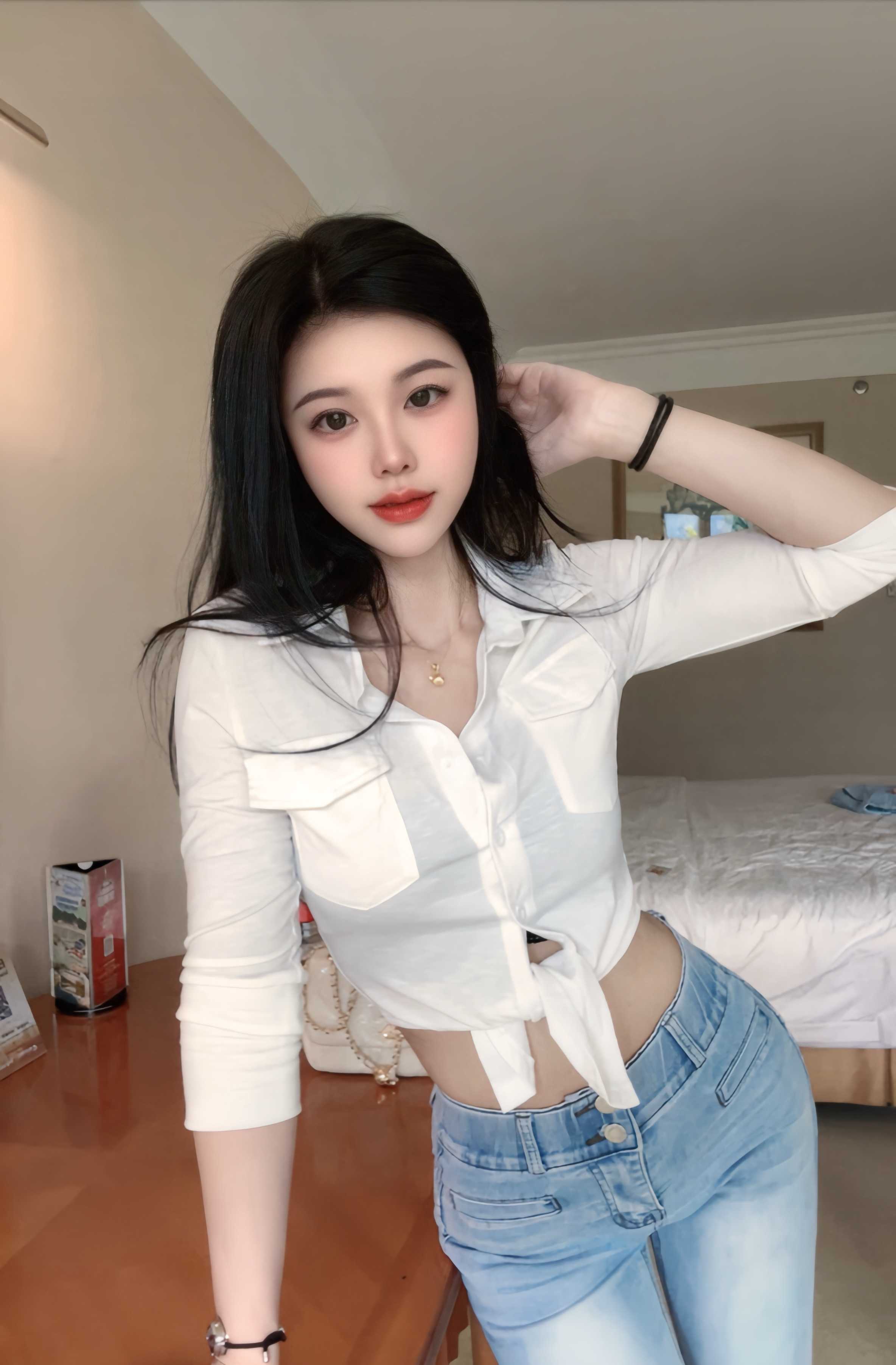 天河梅花园依依 36d大胸服务控 身材火辣 技巧到位