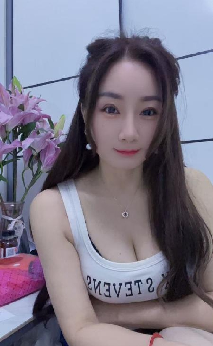 激战大奶牛Sao甜甜