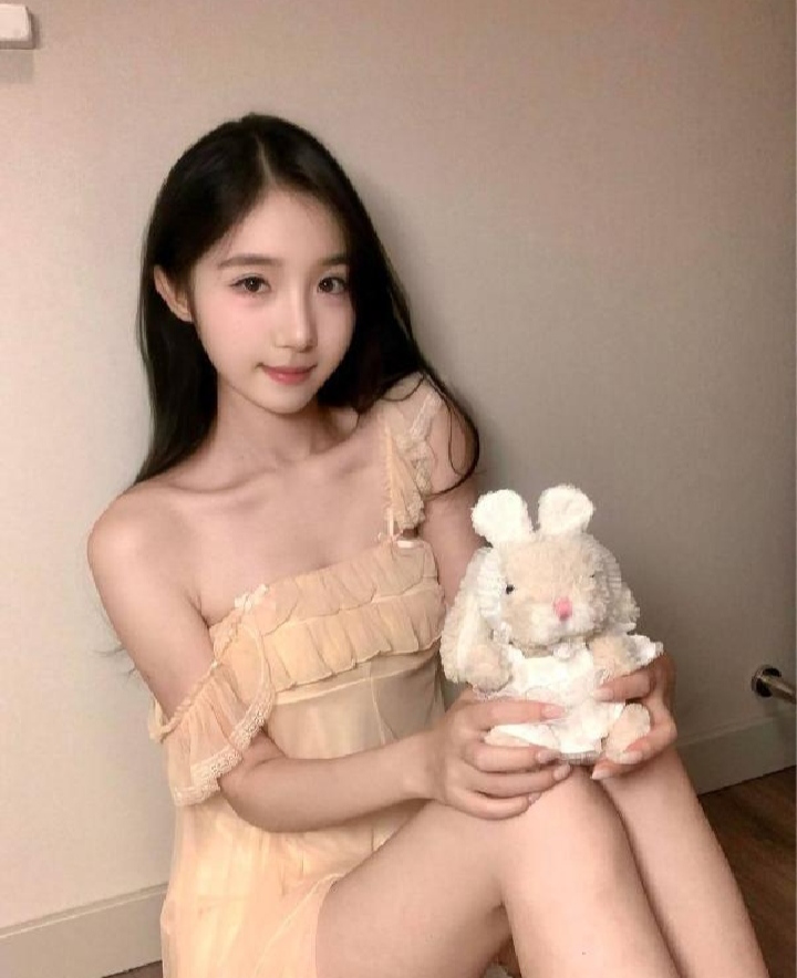 白嫩兼职甜妹诗涵