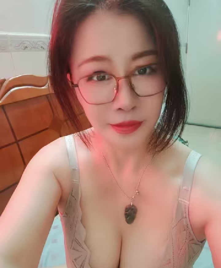 车陂眼镜Sao熟女琳琳