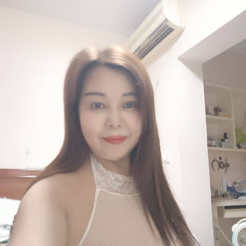 爱玩玩具的少妇