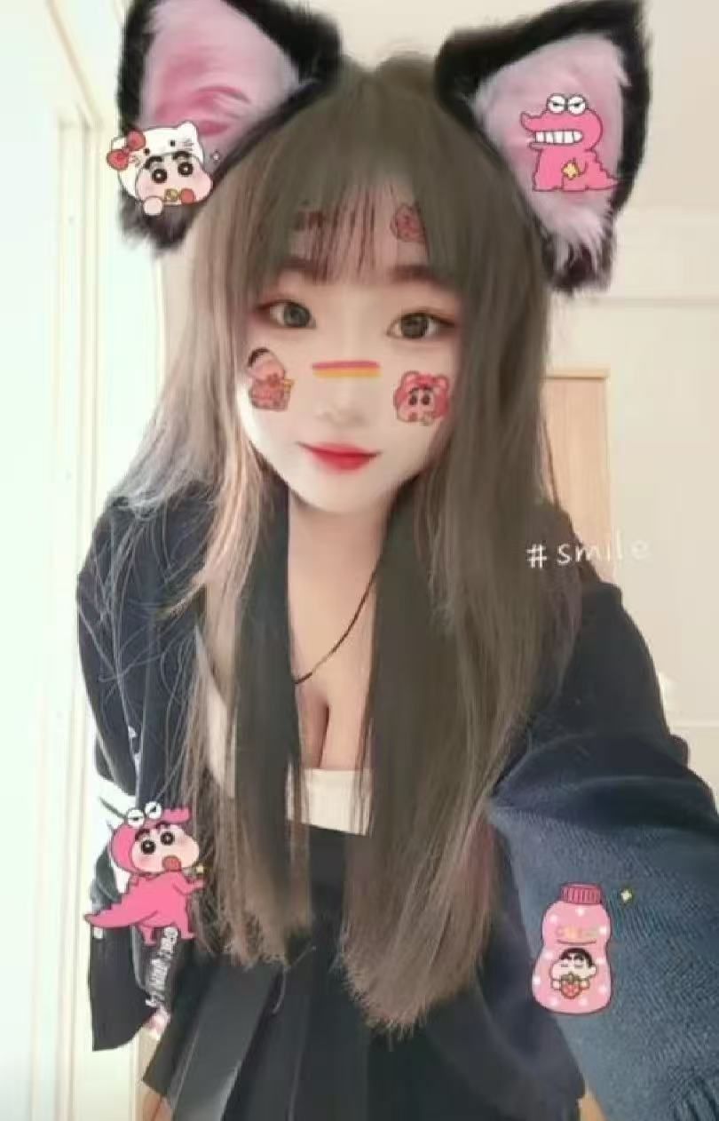 大胸翘臀小萝莉