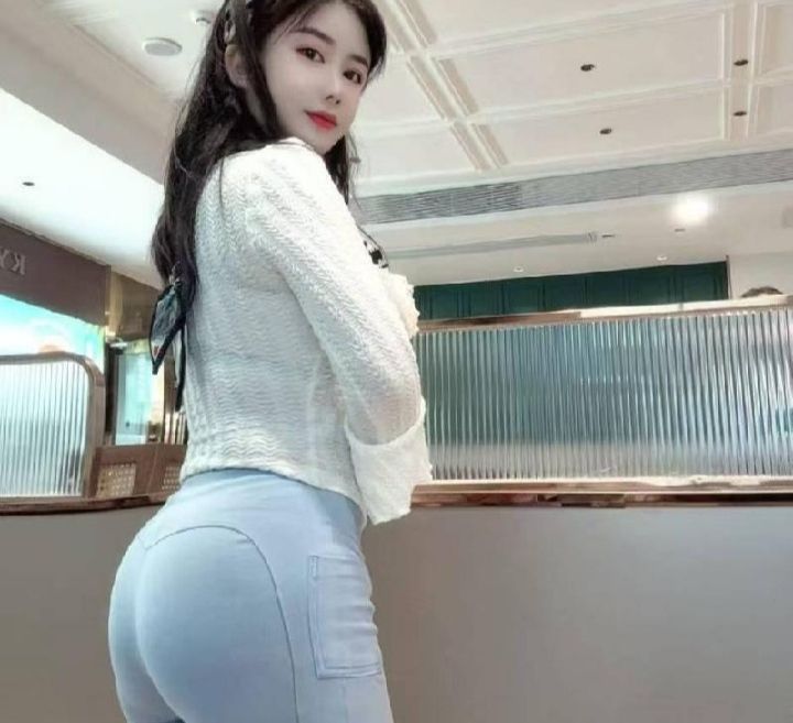 瑜伽美妞蜜桃臀希希