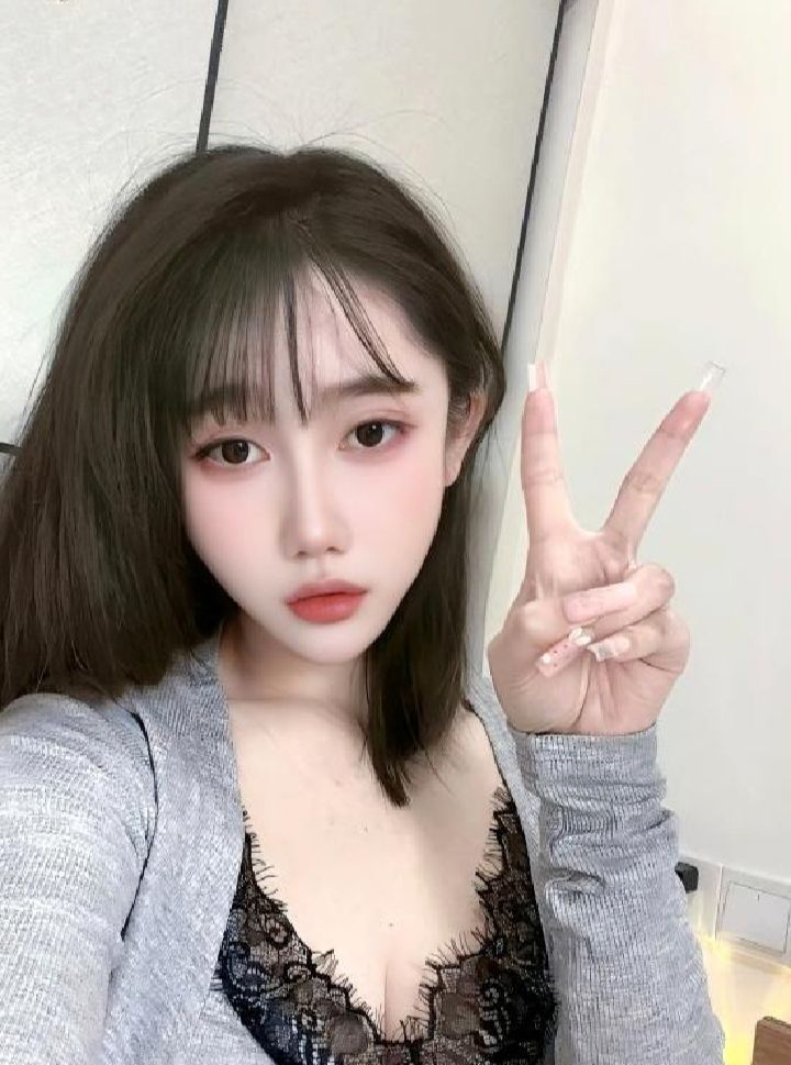 细腰美乳嫩妹圆圆