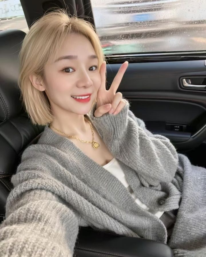 大奶短发辣妹宝儿