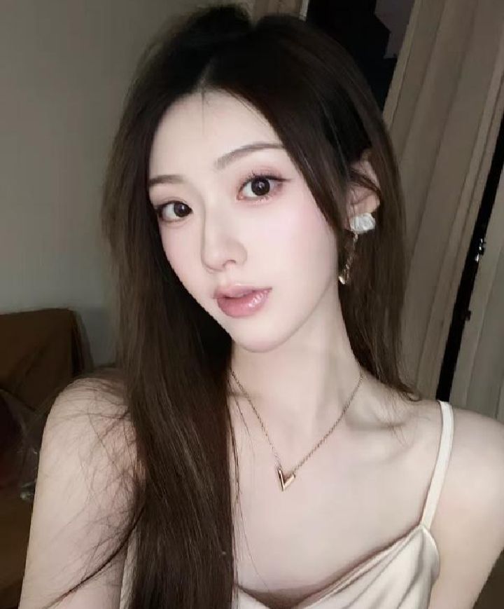 清新甜美长腿小依